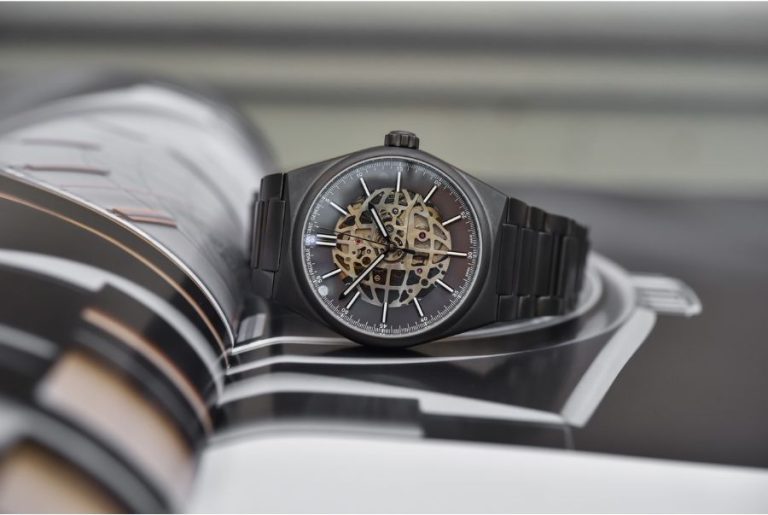Top 10 mẫu đồng hồ lộ cơ Frederique Constant được săn đón nhất hiện nay