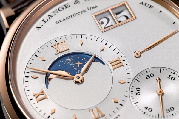 Đồng hồ Moonphase là gì? Khi thời gian chạm đến vẻ đẹp của vũ trụ
