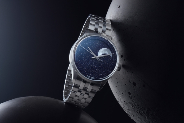 Đồng hồ Moonphase là gì? Khi thời gian chạm đến vẻ đẹp của vũ trụ