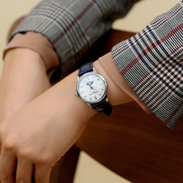 Đồng hồ Moonphase là gì? Khi thời gian chạm đến vẻ đẹp của vũ trụ