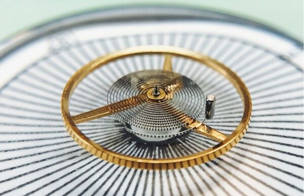 Dây tóc đồng hồ cơ – Sợi dây mảnh quyết định sự chính xác