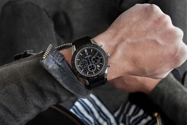 Đồng hồ Tachymeter – Công cụ tính tốc độ thu nhỏ trên cổ tay