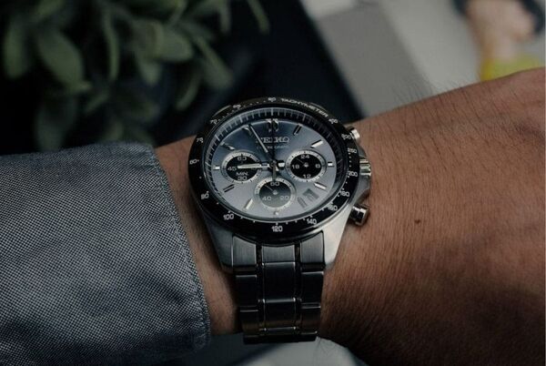 Đồng hồ Tachymeter – Công cụ tính tốc độ thu nhỏ trên cổ tay
