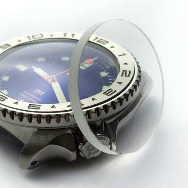 Hardlex Crystal – Sự kết hợp hoàn hảo giữa độ cứng, độ trong và khả năng chịu va đập