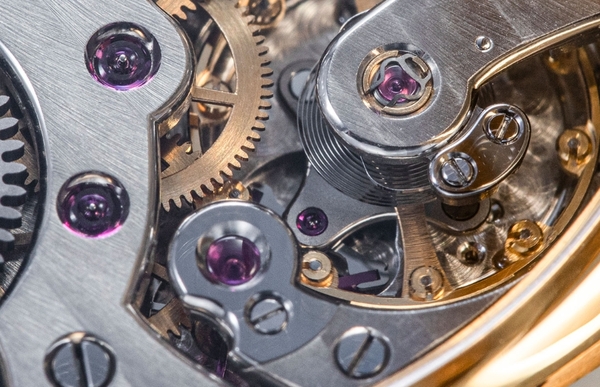 Etachron Là Gì? Cấu Tạo, Chức Năng và Vai Trò Trong Bộ Máy Đồng Hồ Cơ