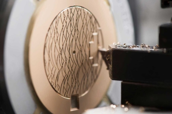 Họa tiết Guilloché là gì? Nghệ thuật tạo nên vẻ đẹp kinh điển trong thế giới đồng hồ