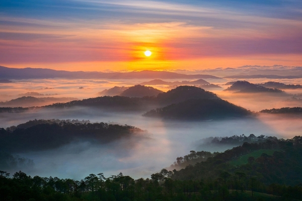 Bình minh là gì? Ánh sáng ban mai đánh thức bầu trời tĩnh lặng