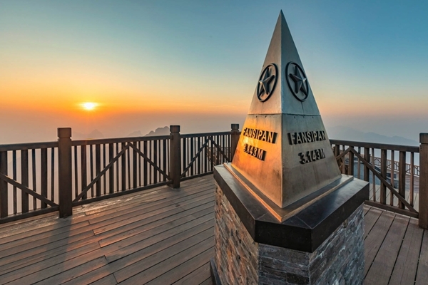 Bình minh là gì? Ánh sáng ban mai đánh thức bầu trời tĩnh lặng