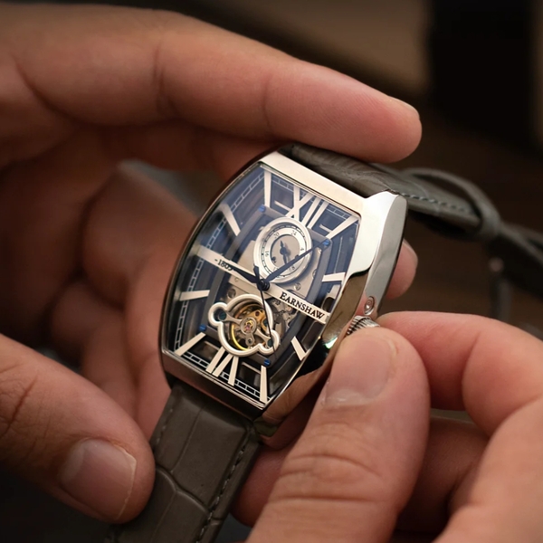 Khám Phá Các Kiểu Dáng Mặt Đồng Hồ: Biểu Tượng Phong Cách & Gu Thẩm Mỹ Cá Nhân