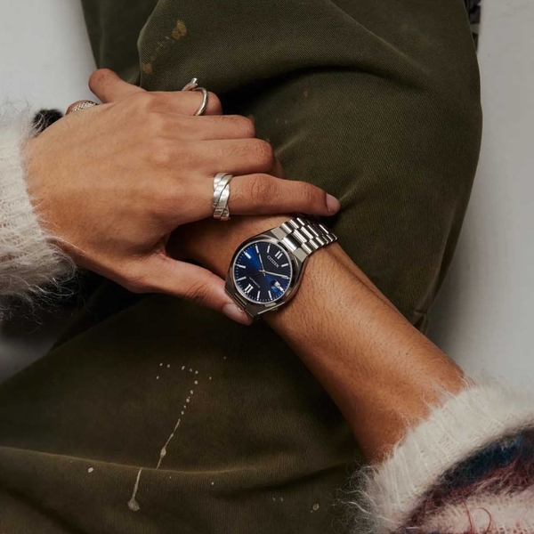 Khám Phá Các Kiểu Dáng Mặt Đồng Hồ: Biểu Tượng Phong Cách & Gu Thẩm Mỹ Cá Nhân