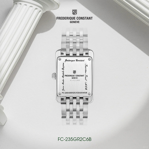 Classics Carree Small Seconds – Góc cạnh để kiêu kỳ, xanh lục để kiêu hãnh