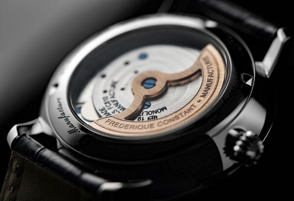 Monolithic: 26 chi tiết cũ kỹ thu gọn về 1 khối silicon đỉnh cao. Frederique Constant phá vỡ mọi giới hạn, đưa độ chính xác lên tầm vũ trụ.