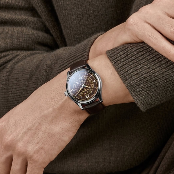 Khoác lên chiếc Frederique Constant dây da cao cấp chạm vào chất Thụy Sĩ, khẳng định đẳng cấp của bạn