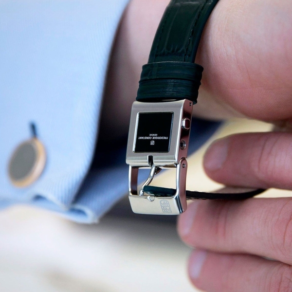 Khoác lên chiếc Frederique Constant dây da cao cấp chạm vào chất Thụy Sĩ, khẳng định đẳng cấp của bạn