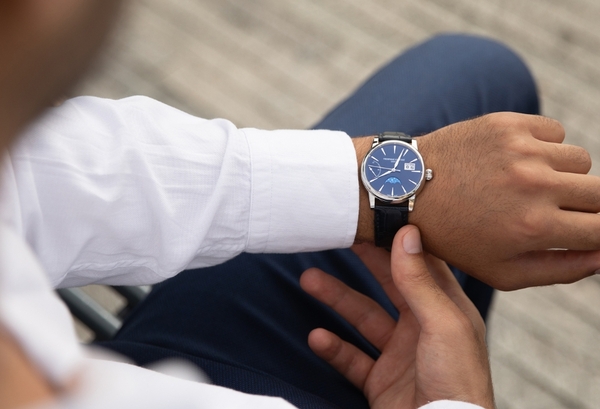 Power Reserve: Năng lượng của bộ máy cơ học trong chiếc đồng hồ của bạn